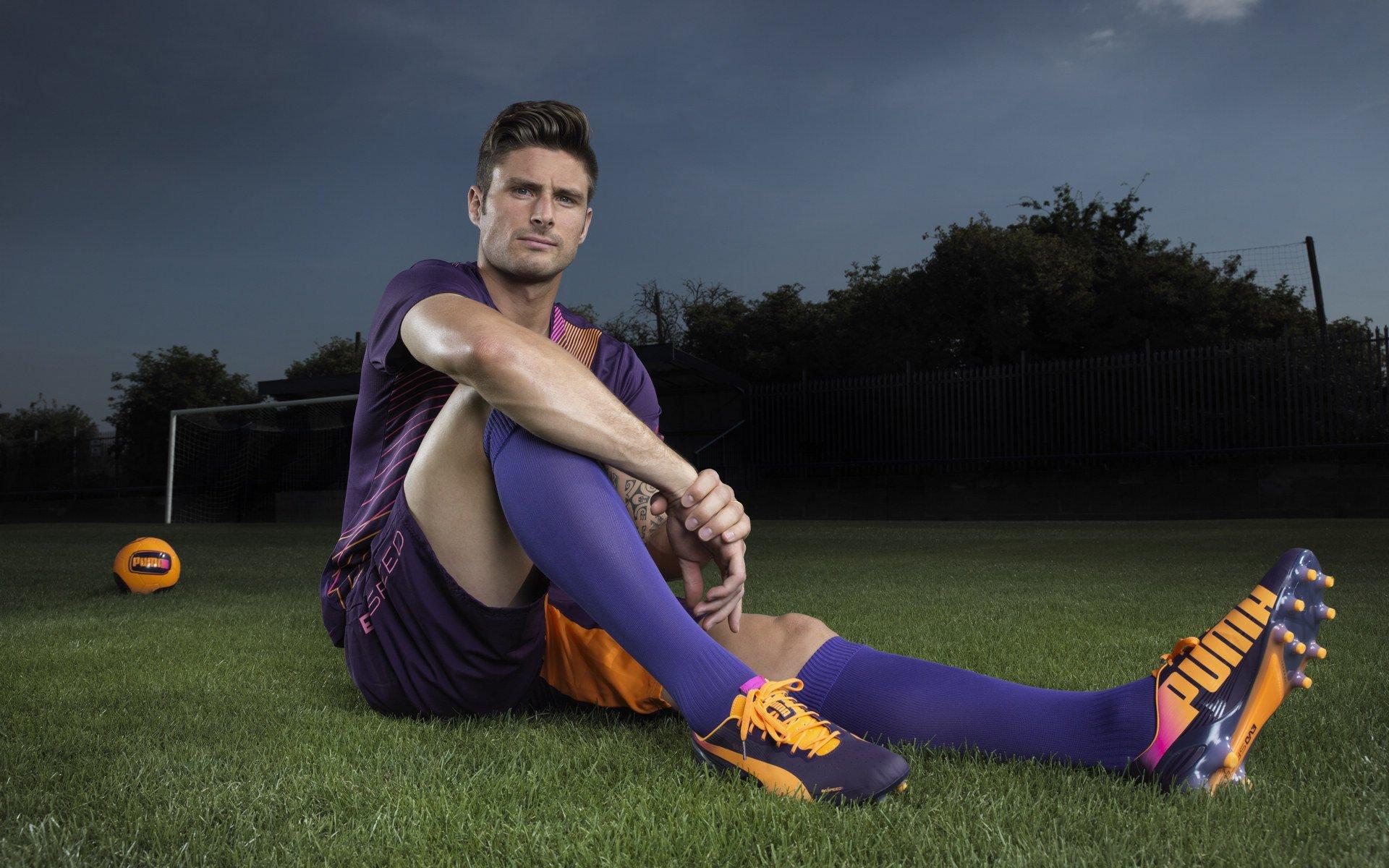 欧冠记忆重现，利物浦与AC米兰的恩怨情仇，老对手再续绿茵传奇