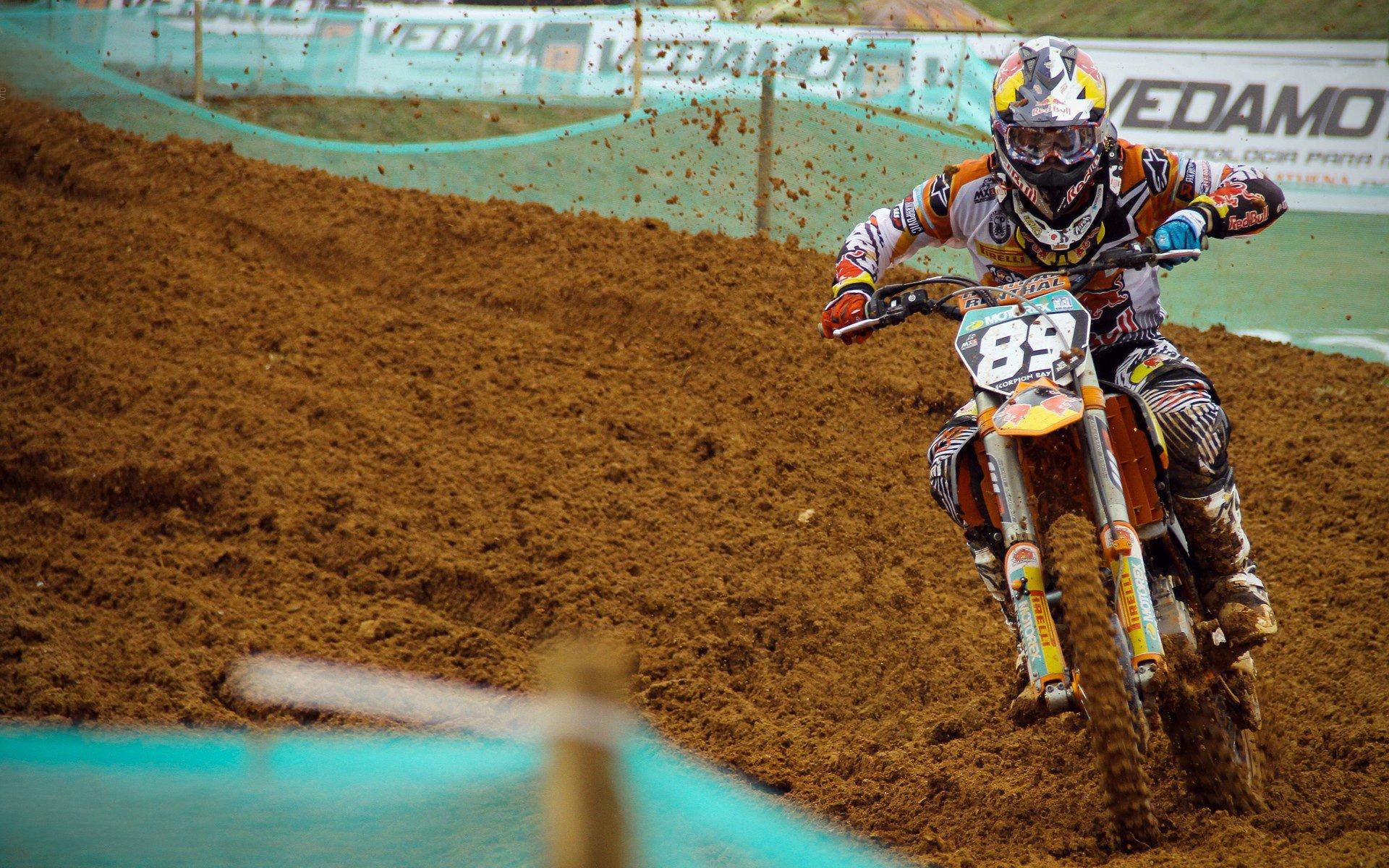 韦伯力挺裁判，达洛特对多库的犯规绝非红牌，慢镜头不应成为判罚主导