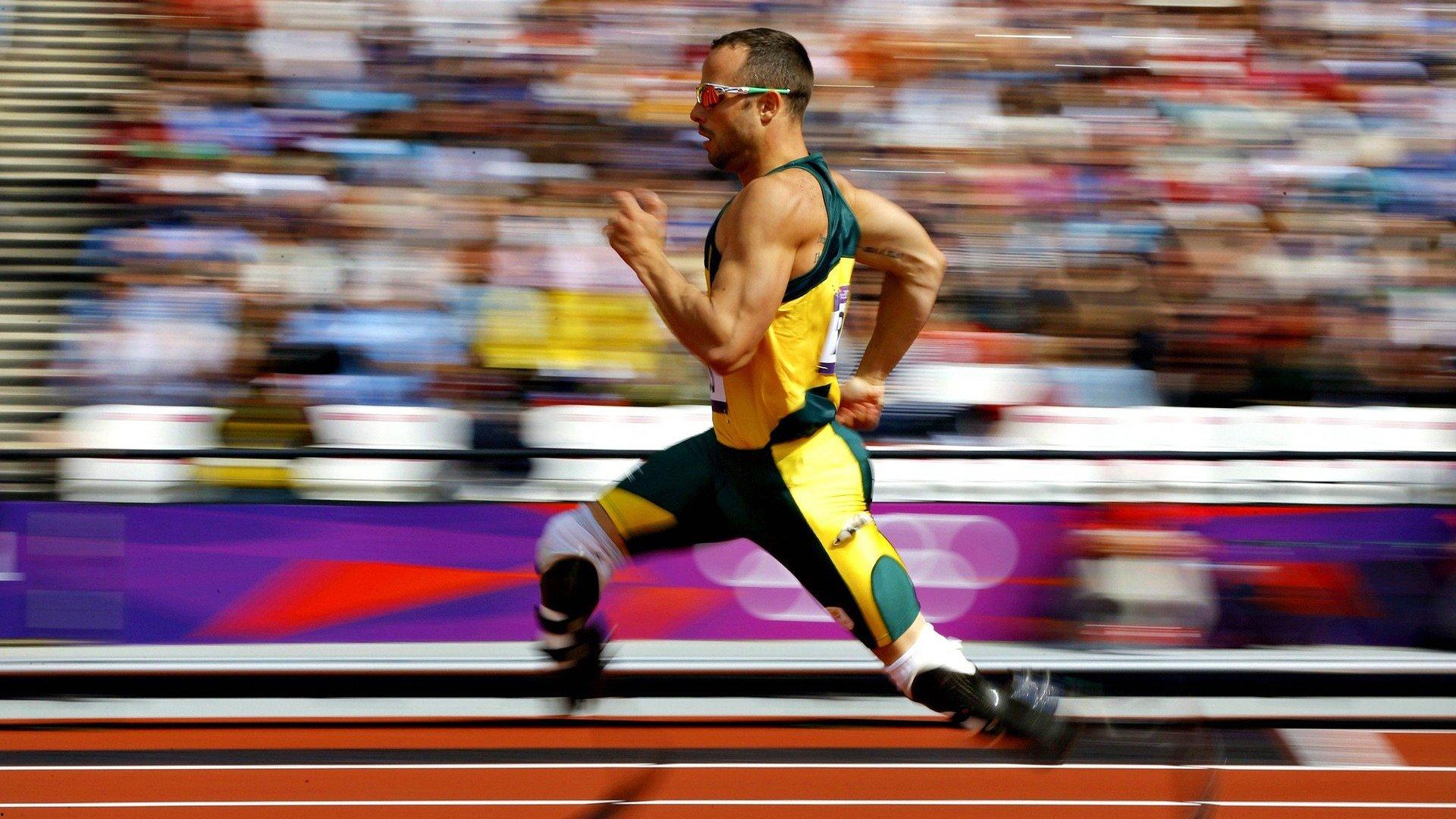 UFC 326巅峰对决，霍洛威浴血捍卫王座，奥利维拉地面霸权